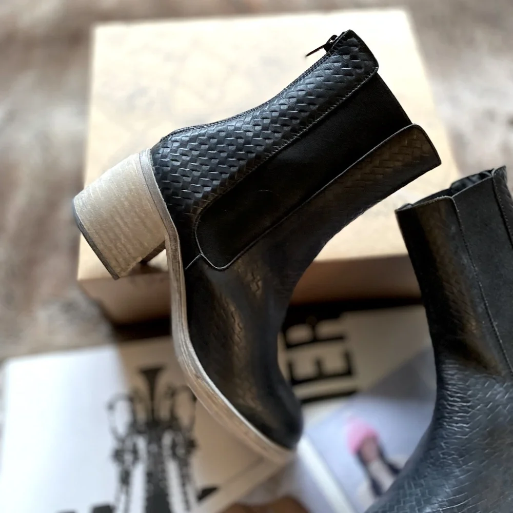 Free People Essential Chelsea Boots - Picture 13 of 15